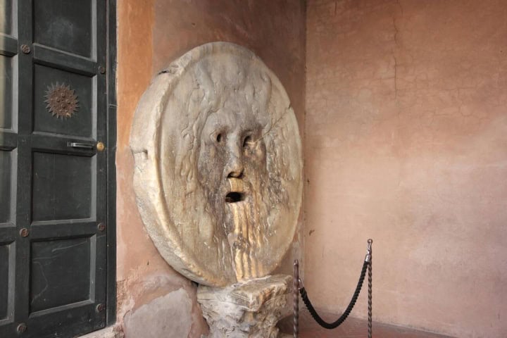 1. Boca de la Verdad en Italia. Foto - Alamy