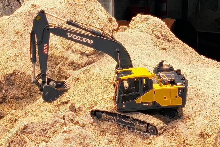10. Excavadora en RC Cities Dubái. Foto - @rccities (Instagram)
