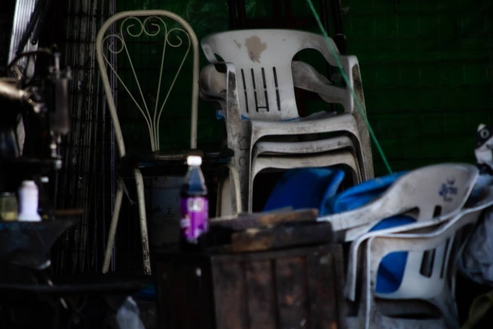 11. Sillas abandonadas en el Mercado de los Huaracheros. Foto - Gis Cruz (Google)