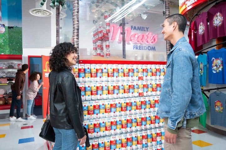11. Visitantes en Omega Mart. Foto - Omega Mart (Facebook)