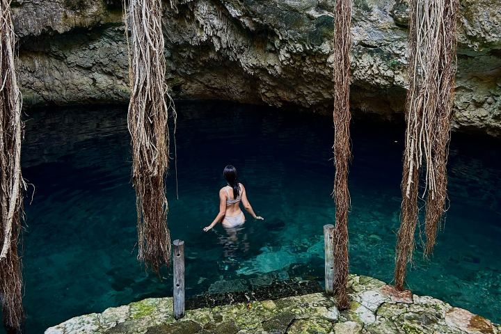 11. Viajera en un cenote de Homún. Foto - Hameki (Facebook)