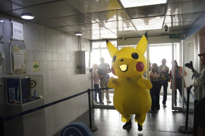 11. Botarga de Pikachu durante la Carrera de Botargas 2025. Foto - Gus Espinosa
