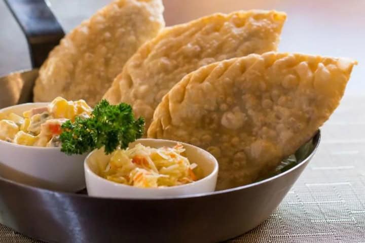 12. Khuushuur, empanadas típicas de Mongolia. Foto - Out Traveler