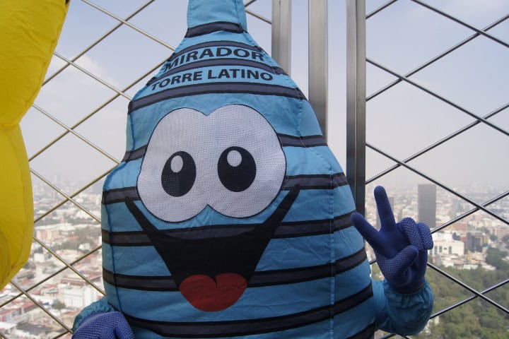 16. Torrencio, botarga de la Torre Latinoamericana. Foto - Gus Espinosa