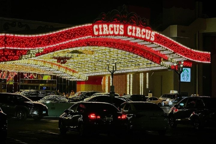 18. Entrada a Circus Circus. Foto - Circus Circus Las Vegas Hotel & Casino (Facebook)