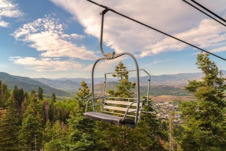 2. Telesilla usada para esquí durante verano en Park City. Foto - Alamy