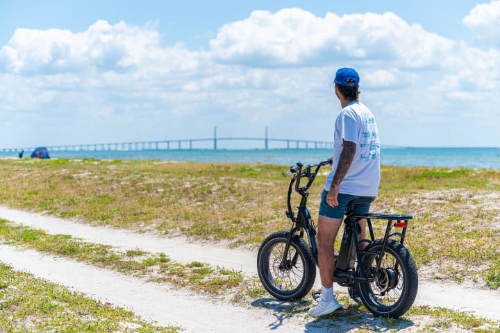 2. Paseo en bicicleta por el Parque Fort DeSoto. Foto - Visit San Pete-Clearwater (Facebook)