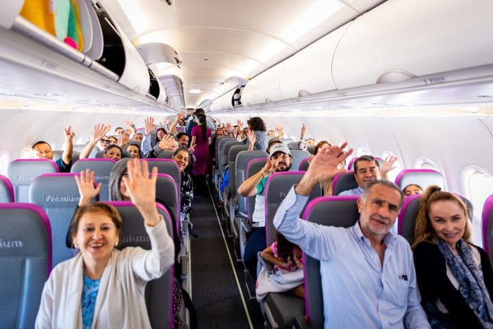 2. Viajeros en el vuelo inaugural de San Antonio a San Luis Potosí. Foto - San Antonio International Airport (SAT) (LinkedIn)