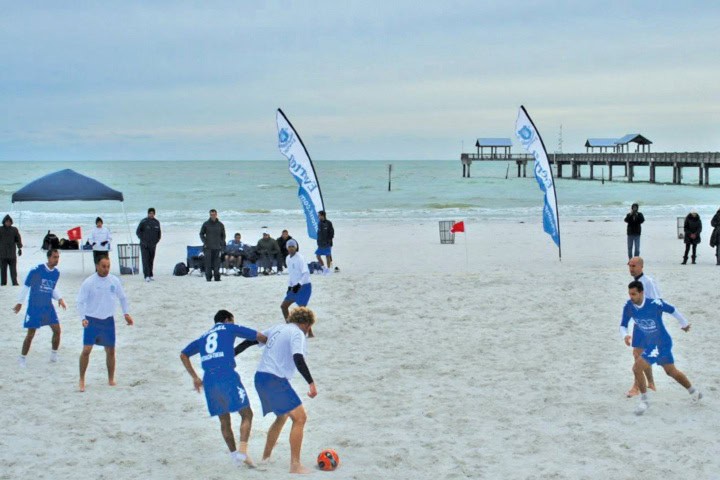 3. Fútbol en Clearwater Beach. Foto - Jewish Press of Tampa