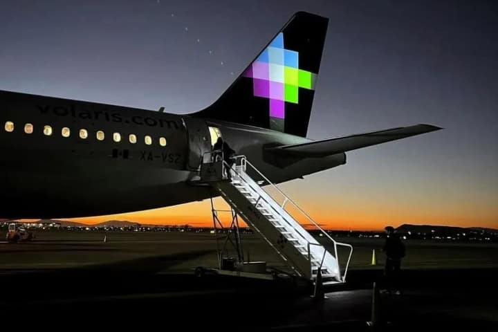 3. Abordaje en avión de Volaris. Foto - Ladevi México