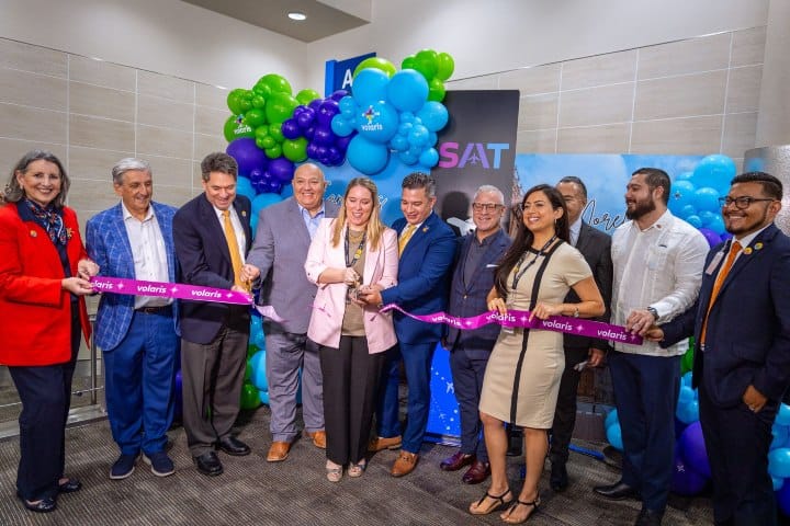 3. Corte de listón de nuevos vuelos de Volaris con San Antonio y México. Foto - San Antonio International Airport (SAT) (LinkedIn)