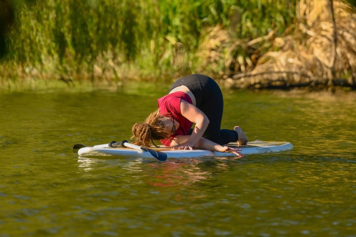 4. Yoga en paddle board. Foto - @santuarioyelapa (Instagram)