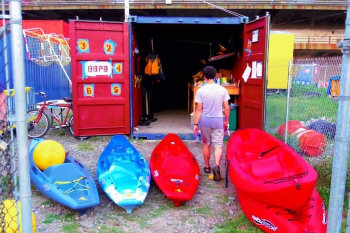 4. Bodega de kayaks de Brooklyn Bridge Park Boathouse. Foto - Brooklyn Bridge Park Boathouse (Facebook)