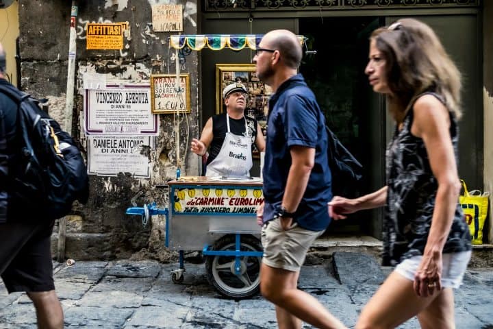4. Carrito de limonadas en la calle Spaccanapoli. Foto - Zaragoza Walkers