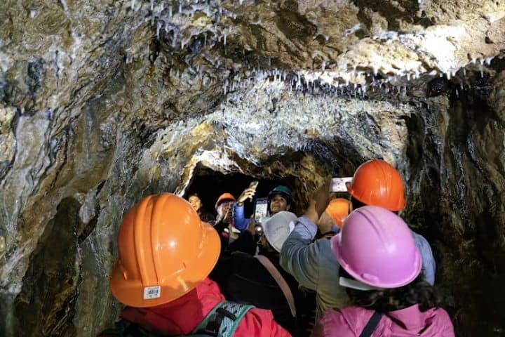 4. Viajeros en la Mina de San Cayetano.Foto - Rehiletes