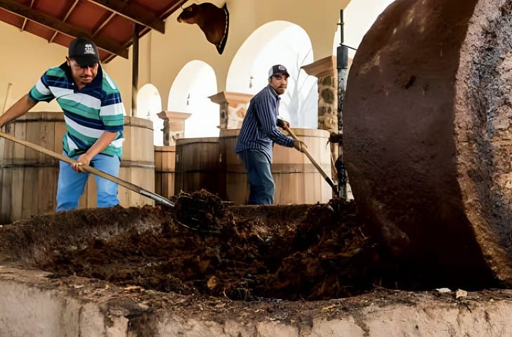4. Producción de mezcal en La Tapada de Luna. Foto – El Siglo de Durango
