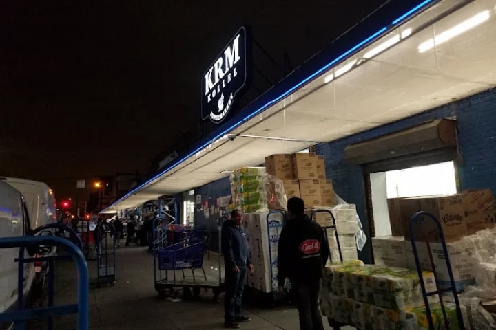 4. Proveedores en KRM Kollel Supermarket. Foto - Ari Thaler (Google)