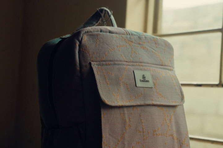 4. Mochila de "Aircrafted by Emirates”. Foto - Travel And Tour World