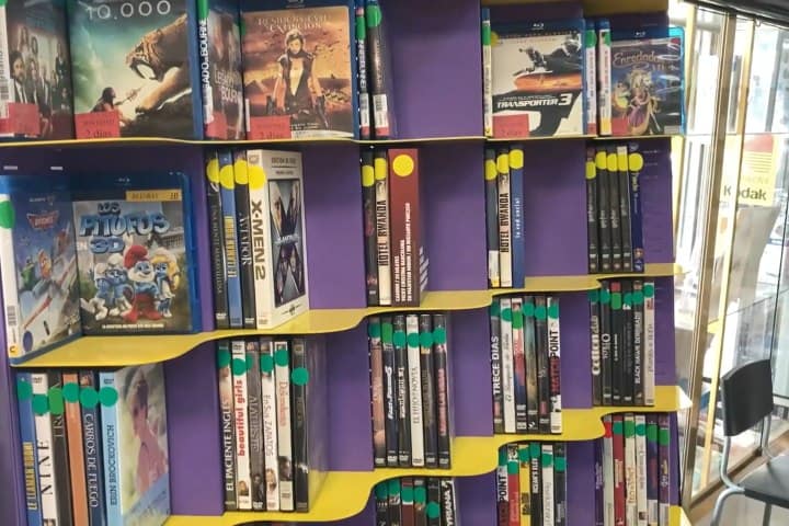 5. Zona de compra en Videclub Arfe. Foto - La Invasión De Los UltraFrikis (YouTube)