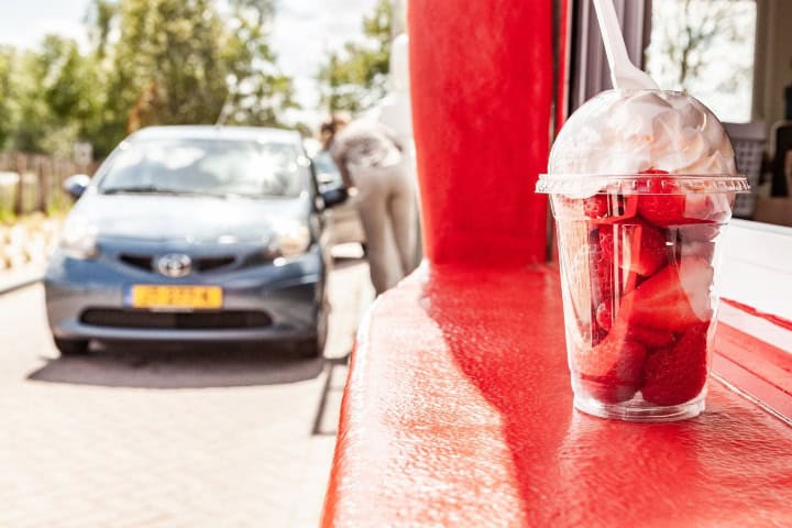 5. Aardbeien Drive-in J&B, autoservicio de fresas. Foto - @strawberryvanjb (Instagram)