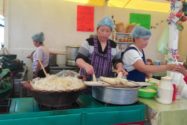 5. Stand de elotes y esquites. Foto - Expo Culinaria del Elote y la Tortilla. San Juan Ixtayopan 2019 (Facebook)