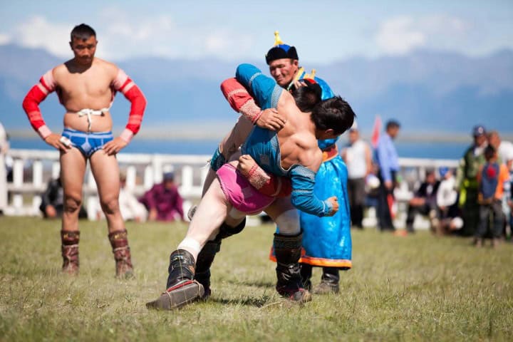 5. Lucha Mongola en el Festival Naadam. Foto - Alamy