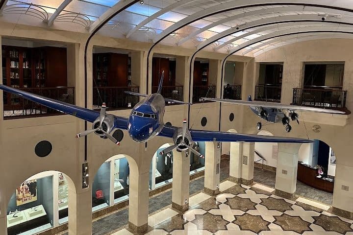 5. Museo y Biblioteca de Aviación de SFO. Foto – corner.inc