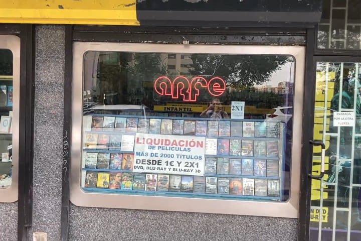 6. Videoclub Arfe. Foto - La Invasión De Los UltraFrikis (YouTube)