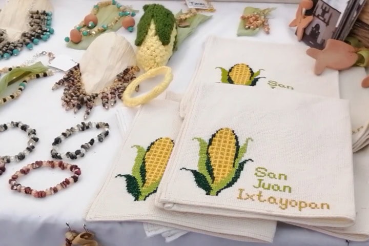 6. Artesanías en la Feria del Elote 2022. Foto - Allen Sila (YouTube)