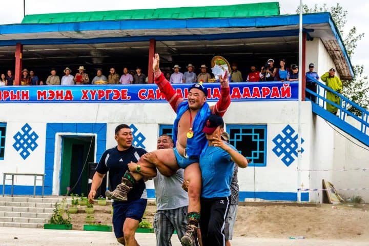 6. Luchador vencedor en la Lucha Mongola. Foto - Alamy