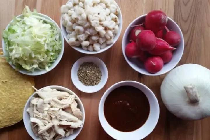 6. Algunos ingredientes para la preparación del Pozole seco. Foto – come sabroson