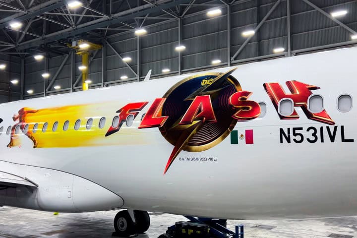 6. Avión de The Flash de Volaris, 2023. Foto - @viajaVolaris (X)