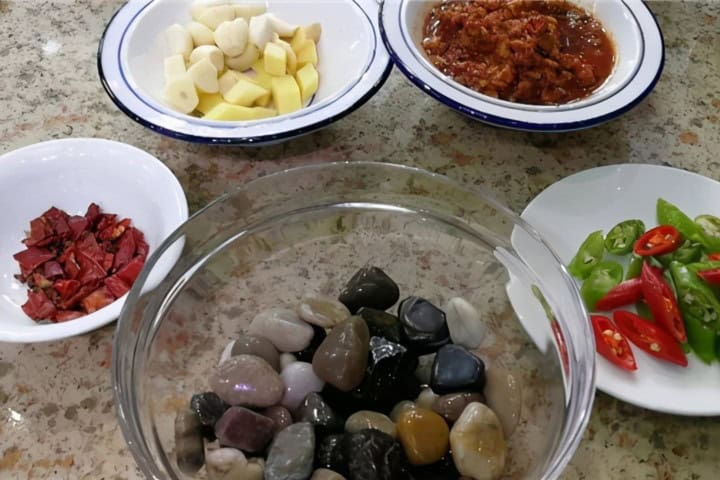 6. Piedras de río con otros ingredientess. Foto - mini.news