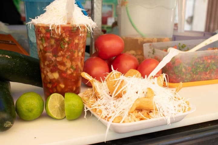 6. Vasos de fruta con queso. foto - Frutas Olmos Oficial (Facebook)