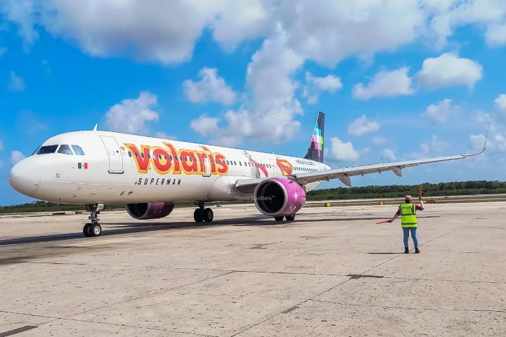 7. Avión de Superman en el Aeropuerto Internacional de Cancún, México. Foto - @werospotting (Instagram)
