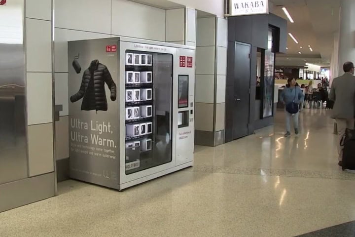 7. Maquina expendedora de chamarras en SFO Airport. Foto – ABC7 News