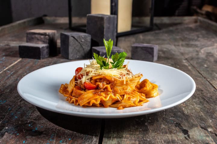 7. Pasta Mafaldine con short rib, salsa de tomate y champiñones. Foto - Macomeno Tradicional (Facebook)
