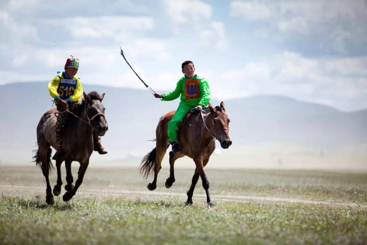 8. Carrera de caballos en el Festival Naadam. Foto - Alamy