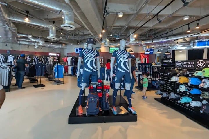 8. Tienda de Rayados. Foto - Lalo Padilla (Google)