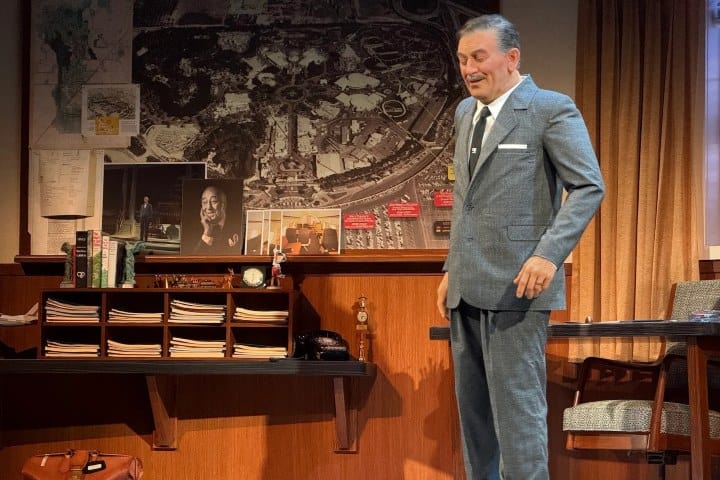 8. “Walt Disney – A Magical Life". Foto - Mickey Visit