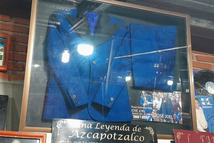 8. Traje de José José en El Fogón de los Chintololos. Foto - Borboscopio (YouTube)