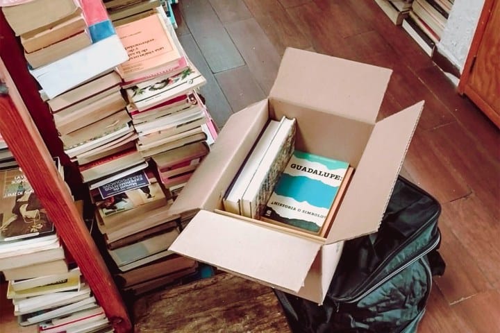8. Caja de libros en $100 MXN. Foto - @libreroenandanzas (Instagram)