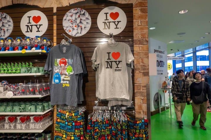 8. Productos de M&M en Tienda de Nueva York. Foto - Alamy
