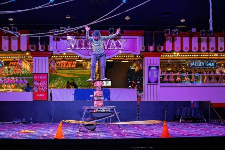 8. Malabarista en Circus Circus. Foto - Alamy