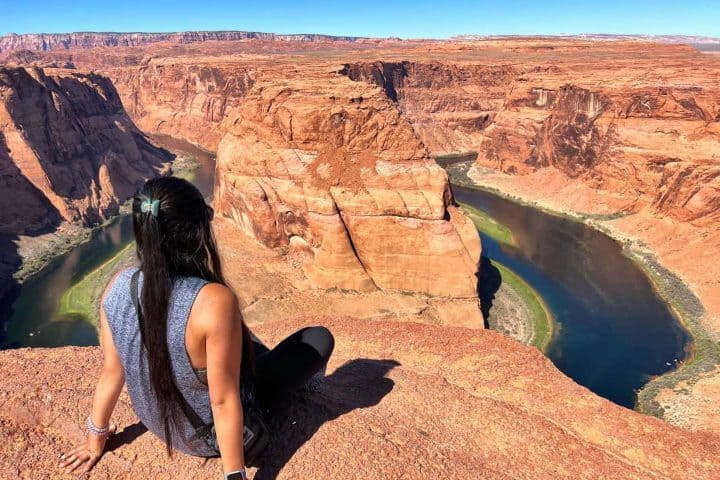 9. Viajera en Horseshoe Bend. Foto - Colombian Abroad