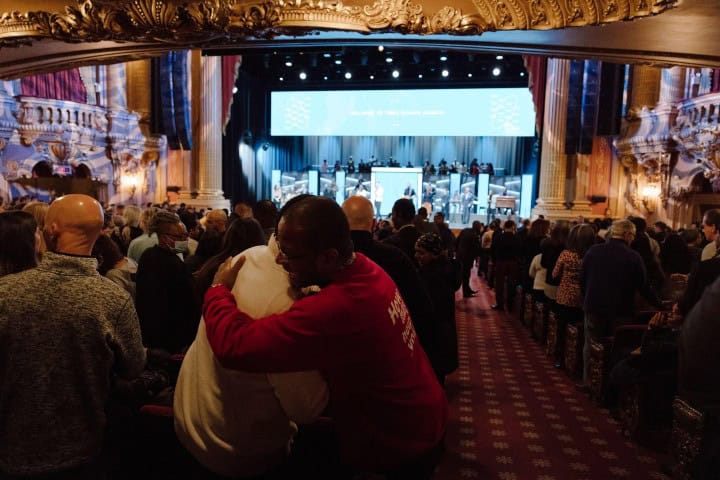 9. Visitantes durante misa góspel. Foto - Times Square Church (Facebook)