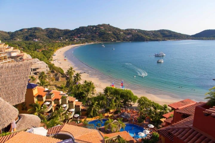 9. Playa de La Ropa en Zihuatanejo, Guerrero. Foto - Alamy