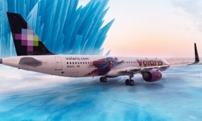 VOLARIS LANZA AVIÓN DE SUPERMÁN