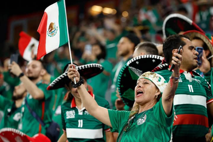 1. Afición mexicana de futbol. Foto - El Siglo de Durango (Visit Oakland)