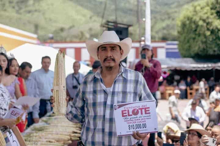 1. El Elote Más Grande del Mundo en Jala. Foto - Sembrando Vida Nayarit (Facebook)